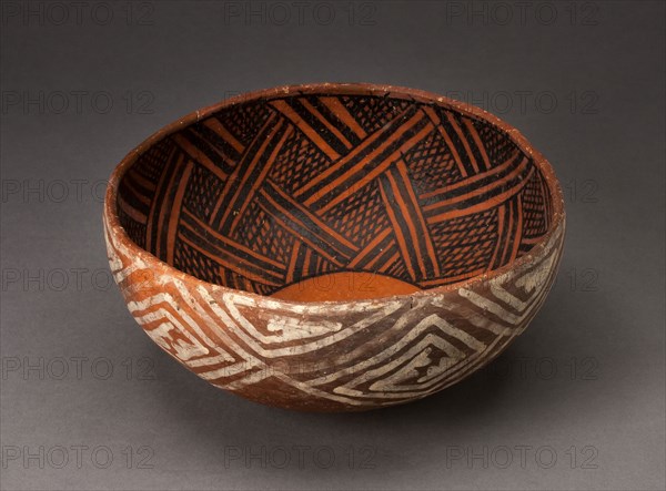 Bowl with Black Interlocking Lattice on Interior, and White Interlocking Squared Spirals on Exterios, A.D. 1300/1400, Cibola, Four Mile Polychrome, White Mountain Red Ware, St. Johns Polychrome, Cibola region, east-central Arizona, United States, White Mountain, Ceramic and pigment, Diam. at rim 20 cm (7 7/8 in.)