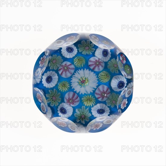 Paperweight, 19th century, Clichy, France, 1837-1885, Clichy, Glass, Diam. 7.4 cm (2 15/16 in.)