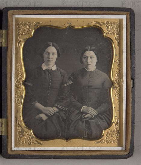 Untitled (Two Women), 1839/60, 19th century, Unknown Place, Daguerreotype, 8.3 x 7 cm (plate), 9.3 x 8 x 2 cm (case)