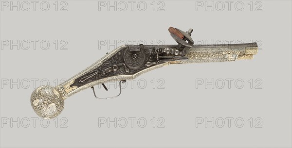 Wheellock Pistol (Puffer) with the Coat of Arms of Johann Georg, Duke of Saxony, 1604, Stock maker: probably Klaus Hirt (German), Wasungen, Thuringia, Thuringia, Steel, fruitwood, and staghorn, L. 51.8 cm (20 3/8 in.)