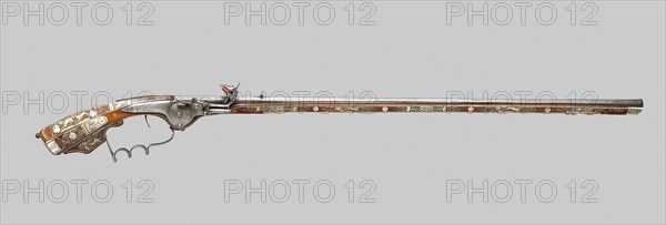 Wheellock Birding Rifle (Tschinke), 1650/60, Polish, Silesia, Teschen, Silesia, Steel, fruitwood, staghorn, bovine horn, mother-of-pearl, L. 108.5 cm (42 3/4 in.)