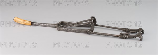 Goat’s Foot Spanner for a Crossbow, early 16th century, European, Europe, Iron, L. 35.4 cm (15 1/2 in.)