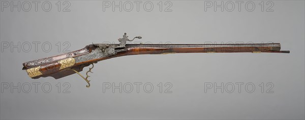 Wheellock Rifle, c. 1725, Johann Casper Rudolph, Austrian, active 1705—1720, Vienna, Walnut, gold, brass, iron, and horn, L. 115.3 cm (45 3/8 in.)