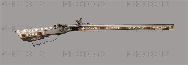 Wheellock Rifle, 1625/50, East German of Polish (Silesia, possibly Teschen), Germany, Steel, fruitwood, staghorn, mother-of-pearl, L. 106.7 cm (42 in.)