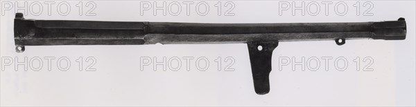 Wall Gun (Hakenbüchse) with Stock and Stand, early 16th century, European, possibly German, Europe, Bronze, Length overall of cannon: 39 1/16 in. (99.3 cm)