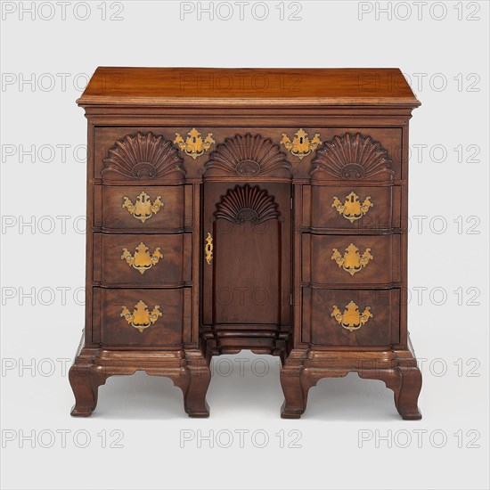 Bureau Table, c. 1770, Attributed to John Townsend, American, 1732–1809, Newport, Rhode Island, Newport, Mahogany, chestnut, and tulip poplar, 86.6 × 93.4 × 58 cm (34 1/8 × 36 3/4 × 20 in.)