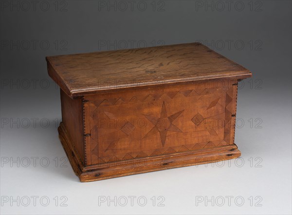 Box, 1670/1700, America, Connecticut, Connecticut, Oak and maple, 16.8 × 33.3 × 24.1 cm (6 5/8 × 13 1/8 × 9 1/2 in.)