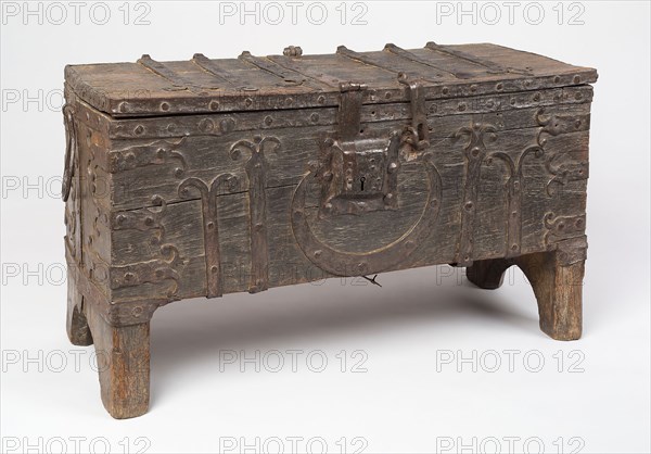 Chest, 14th century, German, Alsace, Alsace-Lorraine, Oak and iron, 55.9 × 105.4 × 43.2 cm (22 × 41 1/2 × 17 in.)