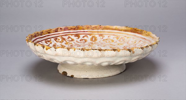 Plate, c.1500/50, Italy, Umbria, Gubbio, Majolica, ceramic, with "golden" lustre glaze, overall design in "golden" lustre, 24.5 cmn mnjm