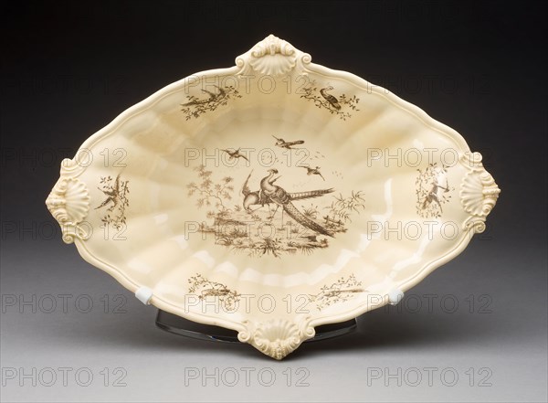 Bowl, c. 1780, England, Staffordshire, Staffordshire, Lead-glazed earthenware (creamware), transfer-printed, 8.3 x 29 x 40.3 cm (3 1/4 x 11 3/8 x 15 7/8 in.)