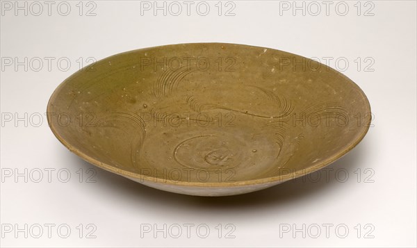 Bowl with Stylized Leaves, probably Song dynasty (960–1279), China, Celadon-glazed stoneware with underglaze incised decoration, H. 6.8 cm (2 11/16 in.), diam. 23.9 cm (9 7/16 in.)