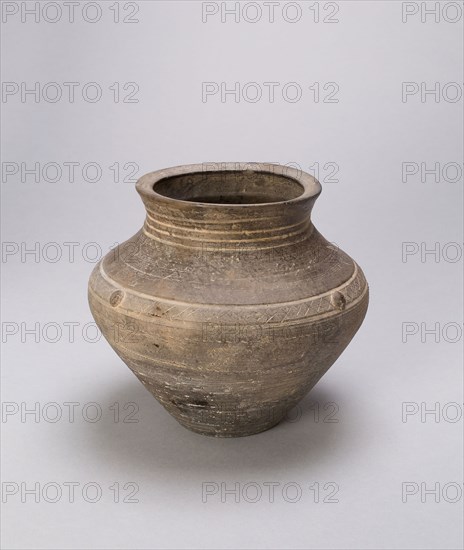 Jar (Guan), Style of Shang dynasty (c. 1600–1050 B.C.), China, Earthenware with incised and applied decoration, H. 14.0 cm (5 1/2 in.), diam. 15.0 cm (6 in.)