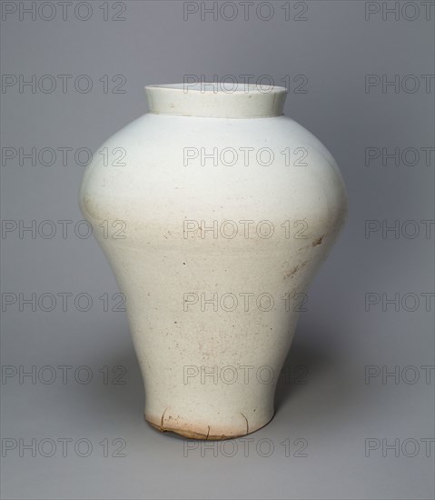 Jar, Joseon dynasty (1392–1910), early 18th century, Korea, Korea, Porcelain, H. 42.2 cm (16 5/8 in.), diam. 33.0 cm (13 in.)