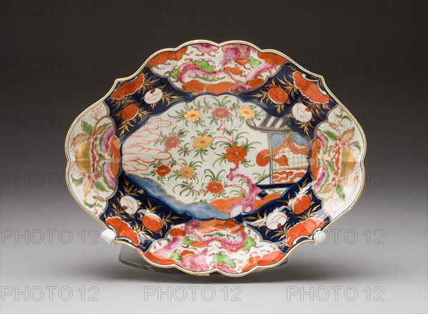Dish, c. 1770, Worcester Porcelain Factory, Worcester, England, founded 1751, Worcester, Soft-paste porcelain, polychrome enamels and gilding, 6.5 x 31.5 x 25.5 cm (2 1/2 x 12 3/8 x 10 in.)