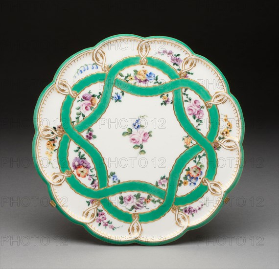Footed Tray, 1757, Sèvres Porcelain Manufactory, French, founded 1740, Sèvres, Soft-paste porcelain, green ground, polychrome enamels, and gilding, Diam. 23 cm (9 in.)