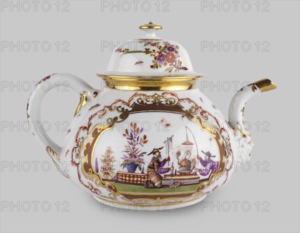 Teapot, 1723/24, Meissen Porcelain Manufactory (German, founded 1710), Painted in the style of Johann Gregorius Höroldt (German, 1696–1775), Germany, Meissen, Meissen, Hard-paste porcelain with polychrome enamels and gilding, 12.5 × 11 cm (4 9/10 × 4 3/10 in.)