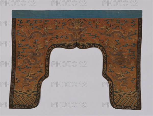 Shrine Surround, Qing dynasty(1644–1911), 1750/1800, China, Silk and gold-leaf-over-lacquered-paper-strip-wrapped silk, slit tapesty weave (kossu) with eccentric wefts, edged with silk, warp-float faced satin weave, lined with cotton, plain weave, 104.8 × 142.3 cm (41 1/4 × 56 in.)