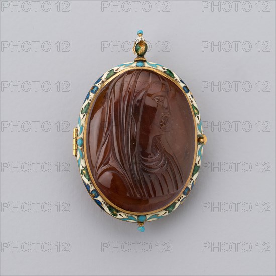 Double-Sided Pendant with Jesus and Virgin, Cameo: 1700/1800, mount: 17th century, European, France, Hardstone, gold, and enamel, 6.7 × 4.4 cm (2 5/8 × 1 3/4 in.)