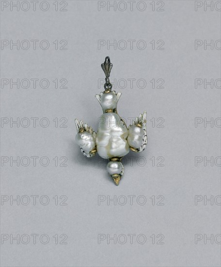 Pendant Shaped as a Dove, 17th century, French or Flemish, France, Baroque pearls, gold, and enamel, 3.5 × 2 cm (1 3/8 × 13/16 in.)
