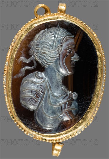 Pendant with an Intaglio of the Head of a Woman, 16th century, European, Europe, Gold and hardstone, 2.6 × 2.1 cm (1 1/16 × 7/8 in.)