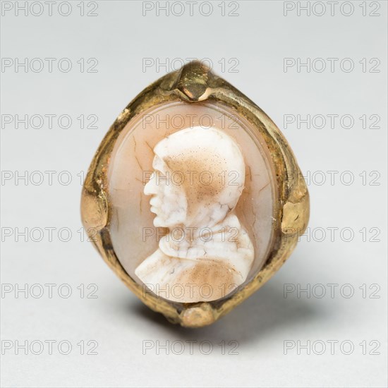 Ring with Cameo showing Portrait of Girolamo Savonarola, 1500/50, Italian, Italy, Gold and agate, 2.9 × 2.5 cm (1 3/16 × 1 in.)