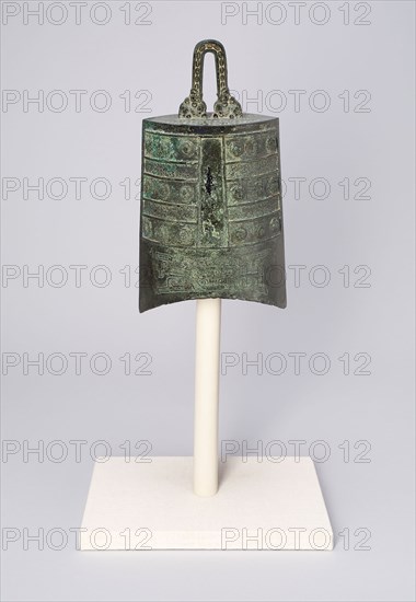 Loop Suspension Bell (Niuzhong), Eastern Zhou dynasty (770–256 B.C.), late 6th/early 5th century B.C., China, Bronze, 27.0 × 15.5 cm (10.6 × 6.1 in.)