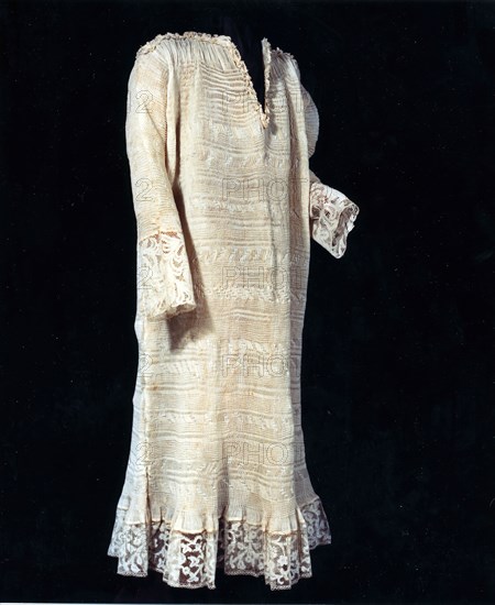 Alb (Tunic), 1675/1700, Italy, Linen, plain weave, pleated, cuffs, flounce, and neck of linen, bobbin part lace, 123.2 x 158 cm (48 1/2 x 62 1/8 in.)