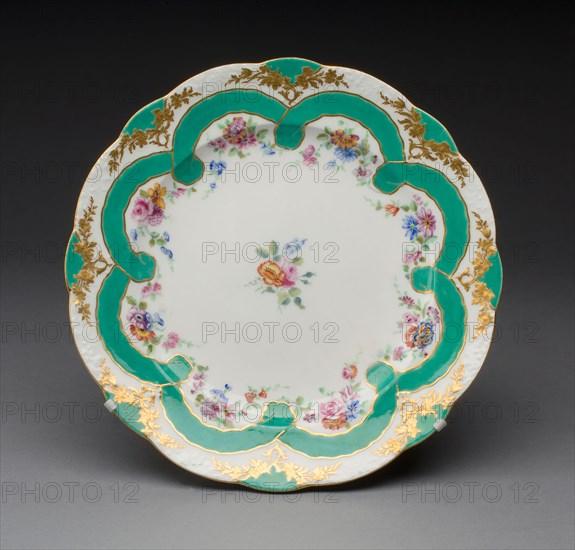 Plate, 1758/59, Sèvres Porcelain Manufactory, French, founded 1740, Sèvres, Soft-paste porcelain, green ground, polychrome enamels, and gilding, Diameter: 25 cm (9 7/8 in.)