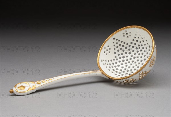 Sugar Sifter Spoon, 1750/65, Sèvres Porcelain Manufactory, French, founded 1740, Sèvres, Soft-paste porcelain and gilding, 19.1 cm (7 1/2 in.)