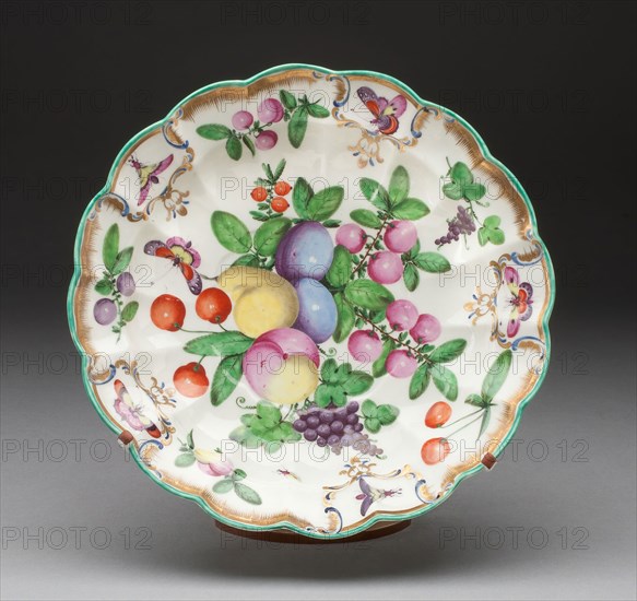 Dish, 1770/75, Worcester Porcelain Factory, Worcester, England, founded 1751, Worcester, Soft-paste porcelain, polychrome enamels and gilding, Diam. 24.8 cm (9 3/4 in.)