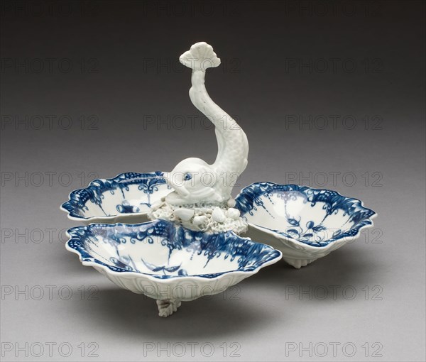 Sweetmeat Stand, c. 1770, Worcester Porcelain Factory, Worcester, England, founded 1751, Worcester, Soft-paste porcelain, underglaze blue, 16.5 x 22.2 cm (6 1/2 x 8 3/4 in.)