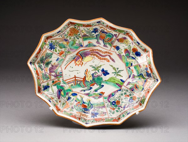 Dish, c. 1775, Worcester Porcelain Factory, Worcester, England, founded 1751, Worcester, Soft-paste porcelain, polychrome enamels and gilding, W. 28.6 cm (11 1/4 in.), diam. 23.5 cm (9 1/4 in.)