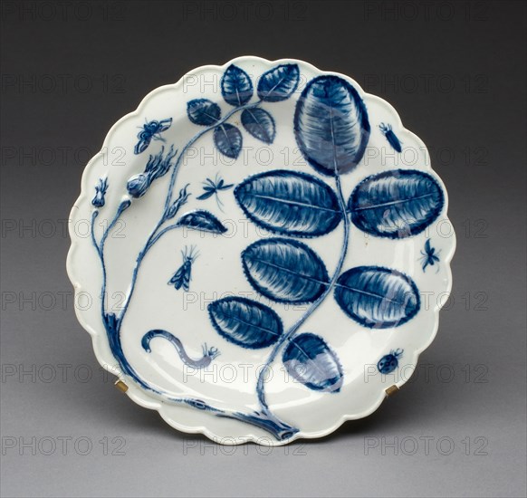 Plate, c. 1765/70, Worcester Porcelain Factory, Worcester, England, founded 1751, Worcester, Soft-paste porcelain, underglaze blue decoration, Diam. 20 cm (7 13/16 in.)