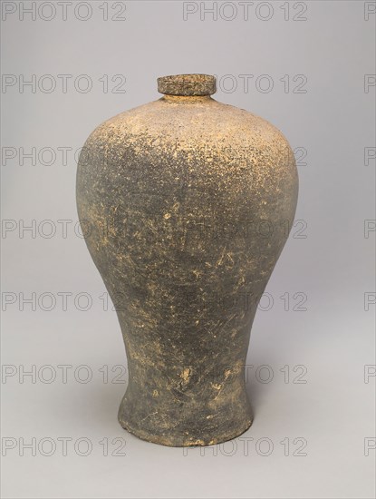 Bottle-Shaped Vase (Maebyong), Goryeo dynasty (918–1392), late 11th/early 12th century, Korea, Korea, Stoneware with natural ash glaze, H. 28.9 cm (11 3/8 in.), diam. 18.0 cm (7 1/16 in.)