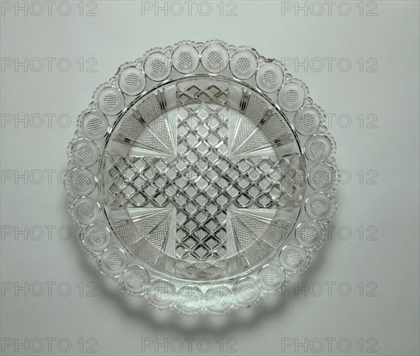 Bowl, before 1830, Boston and Sandwich Glass Company, American, 1825–1888, New England Glass Company, American, 1818–1888, Sandwich, Pressed glass, 4.5 × 30.5 cm (1 3/4 × 12 in.)