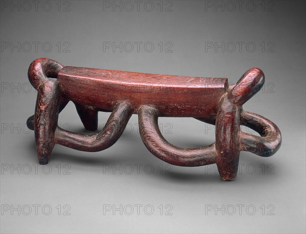 Neckrest (Isicamelo), 19th century, Zulu, South Africa, Eastern and Southern Africa, South Africa, Wood, 17.8 × 44.5 × 16.1 cm (7 × 17 1/4 × 6 3/8 in.)