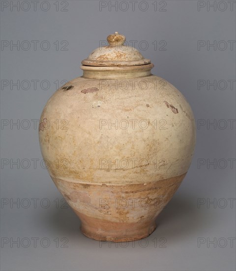 Covered Jar, Tang dynasty (618–906), early 8th century, China, Slip-coated earthenware, H. 35.4 cm (13 15/16 in.), diam. 27.7 cm (10 15/16 in.)