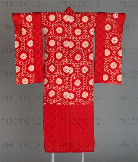 Dônuki, 1883/1900, Meiji period (1868–1912), Japan, upper portion: silk, plain weave, tie-dyed (shibori), lower portion: silk, satin weave, self-patterned by areas of plain weave, lined with silk, plain weave, silk, padding, 152 x 114.7 cm (59 7/8 x 45 1/4 in.)