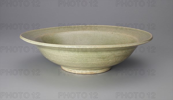 Dish with Incised Rings, 14th century, Thailand, Chiang Rai Province, Muang Phan, Northern, Stoneware with celadon glaze, 6.6 × 25.6 × 25.6 cm (2 9/16 × 10 1/16 × 10 1/16 in.)