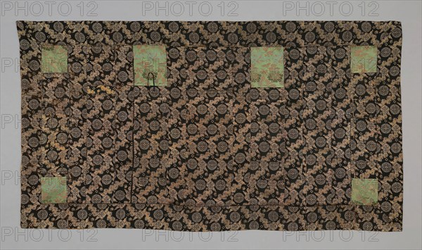 Kesa, late Edo period (1789–1868), 1800/44, Japan, Hiri, yô, jô, silk and gold-leaf-over-lacquered-paper-strip, warp-float faced 3:1 ‘Z’ twill weave with plain interlacings of secondary binding warps and supplementary patterning wefts, shiten and niten: silk and silver-leaf-over-lacquered-paper-strip, warp-float faced 4:1 satin weave with weft-float faced 1:2 ‘Z’ twill interlacings of secondary binding warps and supplementary patterning wefts, lining: silk, plain weave, 107 x 197.2 cm (42 1/8 x 77 5/8 in.)