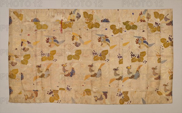 Kesa, late Edo period (1789–1868), 1800/50, Japan, Silk, gold-leaf-on-lacquered-paper-strip wrapped silk and gold-leaf-over-lacquered-paper-strip, plain weave with supplementary patterning wefts bound in weft-float faced 1:3 ‘Z‘ twill interlacings, lining: silk, plain weave, 115 x 200.9 cm (45 1/4 x 79 1/8 in.)