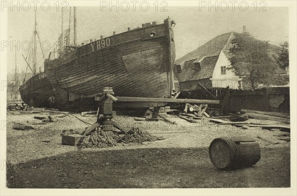 Getting Ready for Fishing, 1887, Peter Henry Emerson, English, born Cuba, 1856–1936, England, Photoetching, pl. XXI from the album "Wild Life on a Tidal Water: The Adventures of a House-Boat and Her Crew" (1890), edition 270/500, 11.3 × 17.5 cm (image), 24.8 × 29.9 cm (paper)