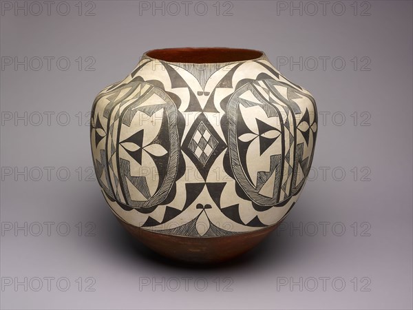 Black-and-White Storage Jar with Abstract Geometric Motifs, 1890s, Acoma, Acoma Pueblo, New Mexico, United States, New Mexico, Ceramic (earthenware) and pigment, 46.4 × 48.9 cm (18 1/4 × 19 1/4 in.)