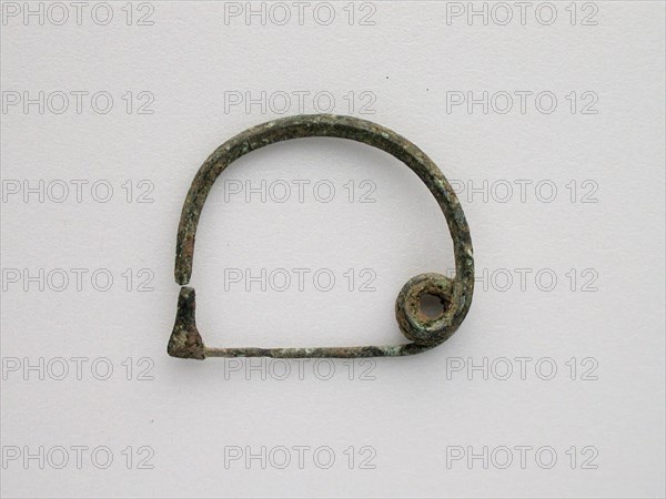 Bow Fibula (wire), Geometric Period (800–600 BC), Greek, Thessaly, Greece, Bronze, 3.3 × 4.4 × 0.8 cm (1 1/4 × 1 3/4 × 3/8 in.)