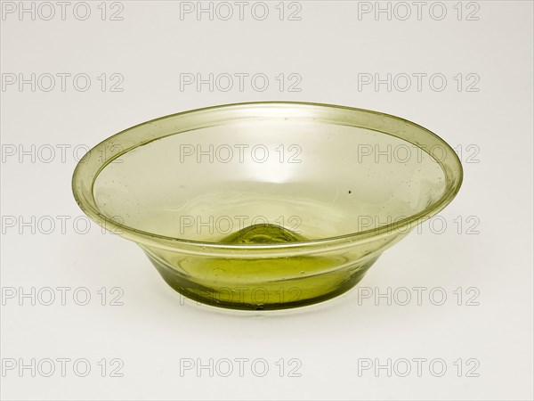 Bowl, 1820/40, American, 19th century, Probably Kent or Mantua, Ohio, Ohio, Blown glass, 7.9 × 24.1 cm (3 1/8 × 9 1/2 in.)