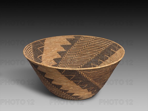 Food Basket, 1870/90, The mother of Salena Jackson, Maidu, Near Susanville, northern California, United States, Northern California, Plant fibers and pigment, 29.2 × 55.9 cm (11 1/2 × 22 in.)