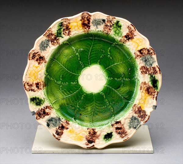 Plate, 1760/75, Staffordshire, England, Staffordshire, Lead-glazed earthenware (creamware), H. 1.5 cm (3/4 in.), diam. 22.2 cm (8 3/4 in.)