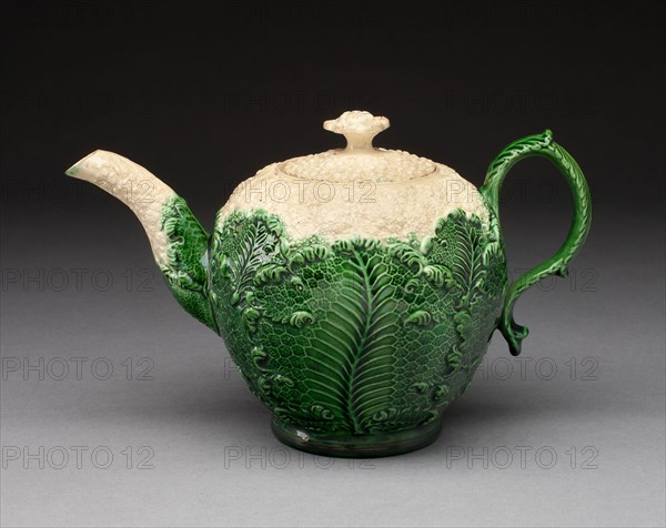 Teapot, 1765/80, Staffordshire, England, Staffordshire, Lead-glazed earthenware (creamware), 14 x 12 cm (5 1/2 x 4 3/4 in. )