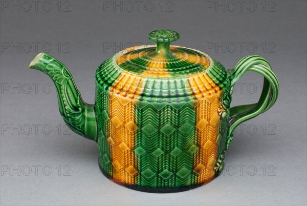 Teapot, 1760/75, Staffordshire, England, Staffordshire, Lead-glazed earthenware (creamware), 10 x 17.2 x 9.2 cm (3 15/16 x 6 3/4 x 3 5/8 in.)