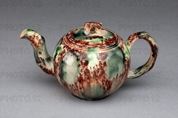Teapot, 1760/70, Staffordshire, England, Staffordshire, Lead-glazed earthenware (creamware), 7.6 x 13.7 x 7.6 cm (3 x 5 3/8 x 3 in. )